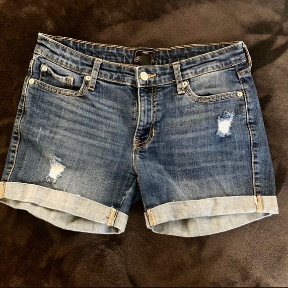 Gap sexy boyfriend jean shorts - Picture 5 of 11